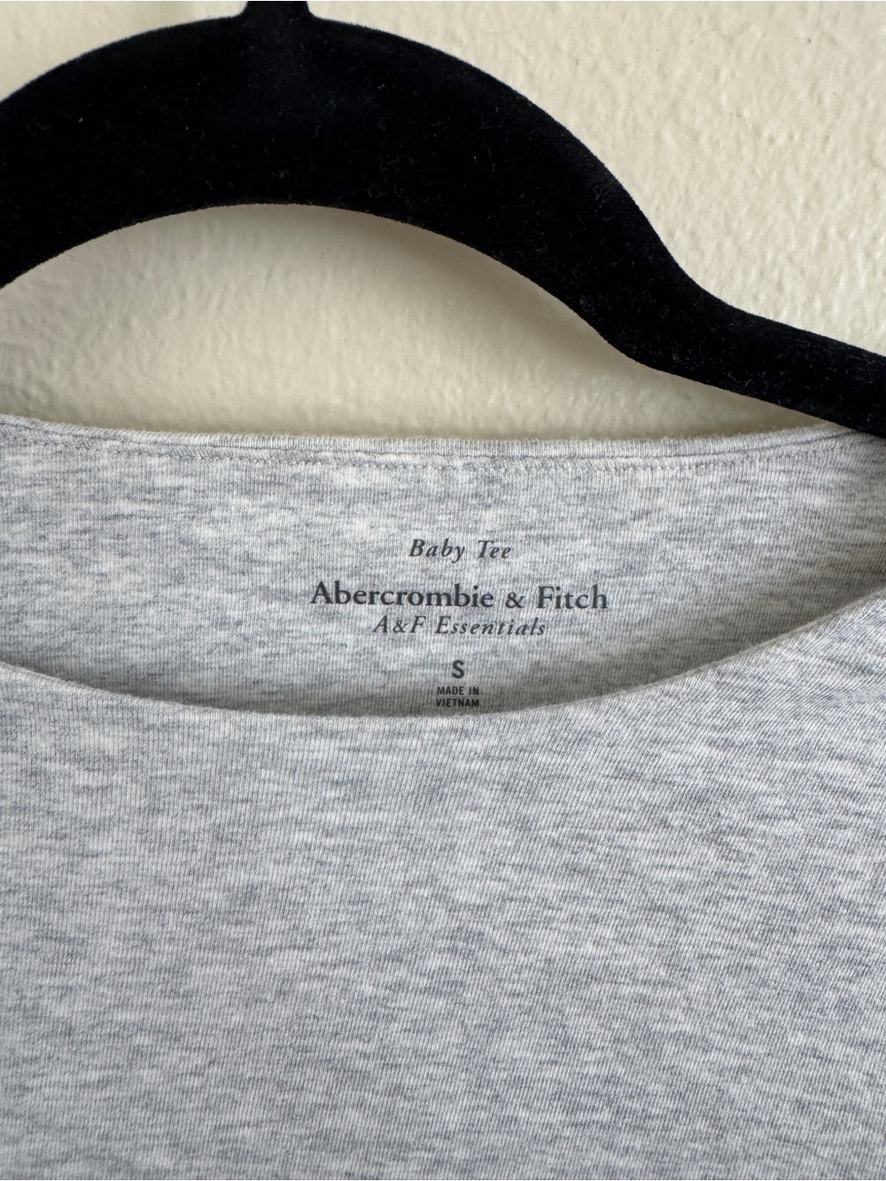 Abercrombie & Fitch Women’s Heather Gray Baby Tee - Picture 2 of 6